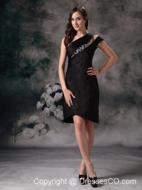 Brand New Black Column / Sheath Asymmetrical Little Black Dress Satin Beading Knee-length