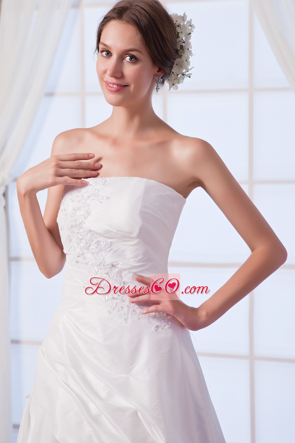 Modest A-line Strapless Court Train Chiffon Appliques Wedding Dress