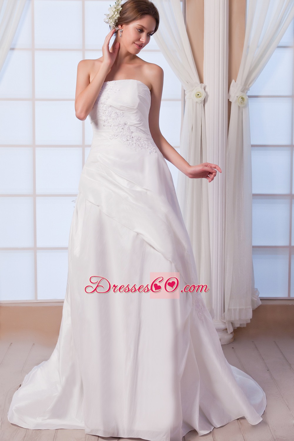 Modest A-line Strapless Court Train Chiffon Appliques Wedding Dress