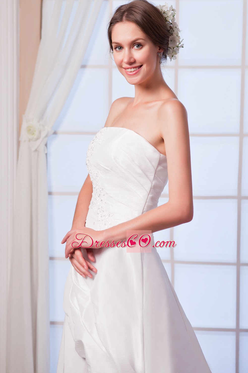 Modest A-line Strapless Court Train Chiffon Appliques Wedding Dress