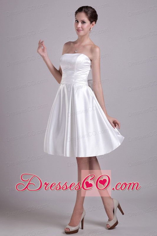 White A-line Strapless Knee-length Taffeta Bowknot Wedding Dress