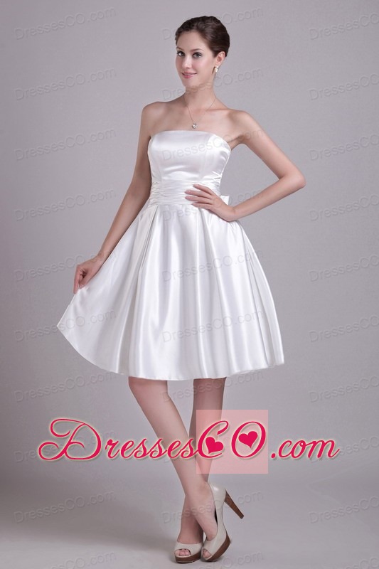 White A-line Strapless Knee-length Taffeta Bowknot Wedding Dress