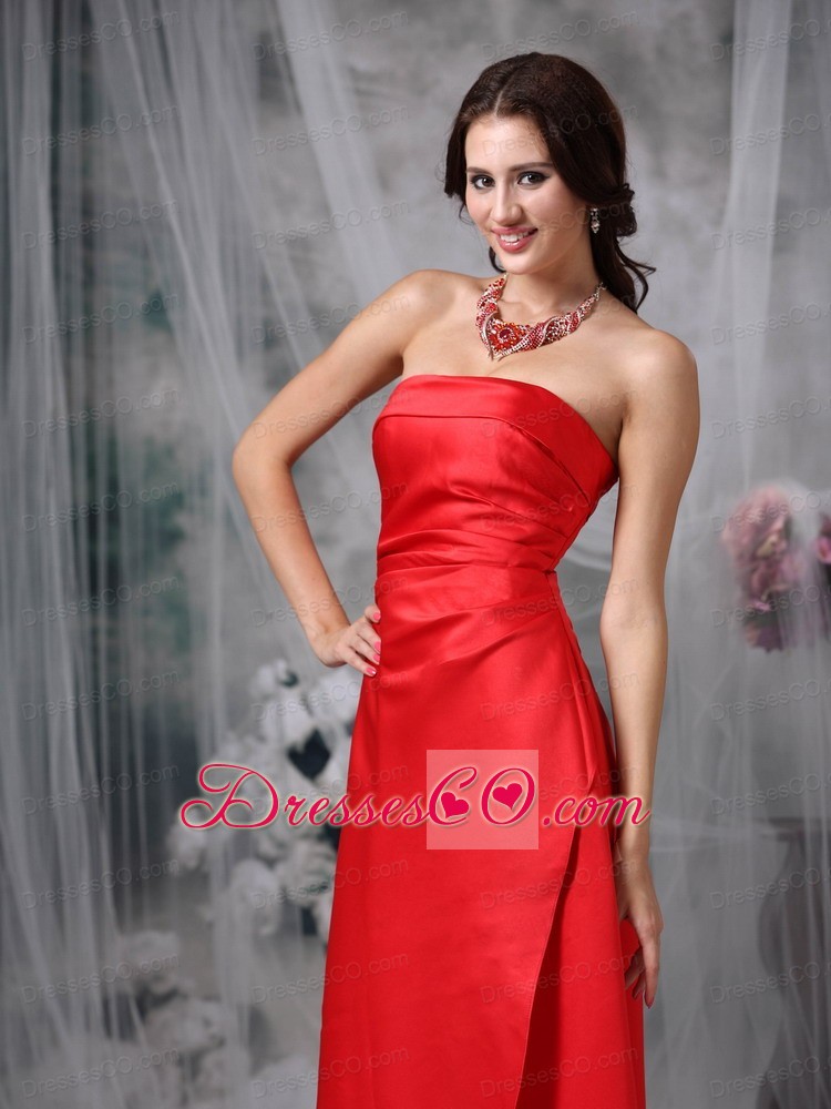 Red Elegant Bridesmaid Dress Column / Sheath Strapless Satin Long