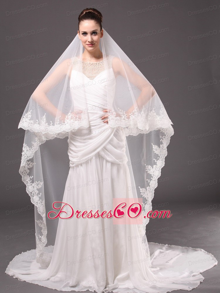 Romantic One-tier Cathedral Wedding Veil With Lace Applique Edge